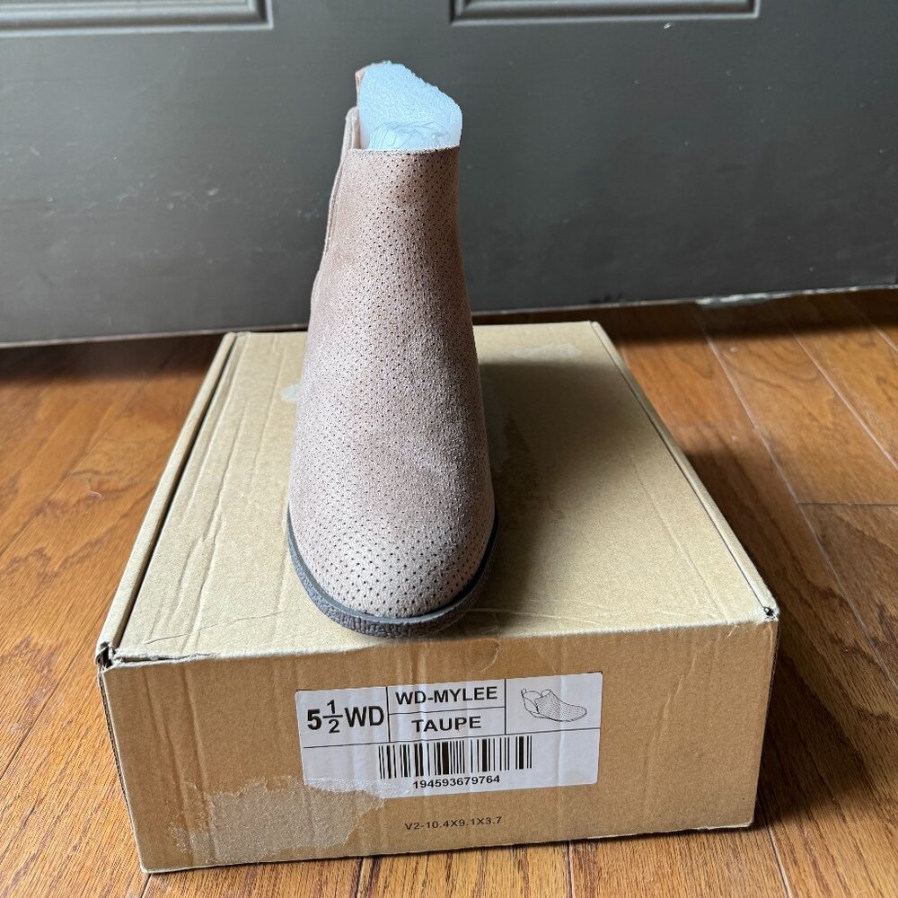 JOURNEE COLLECTION WOMEN'S MYLEE WEDGE HEEL BOOTIES -TAUPE,US SIZE 5.5